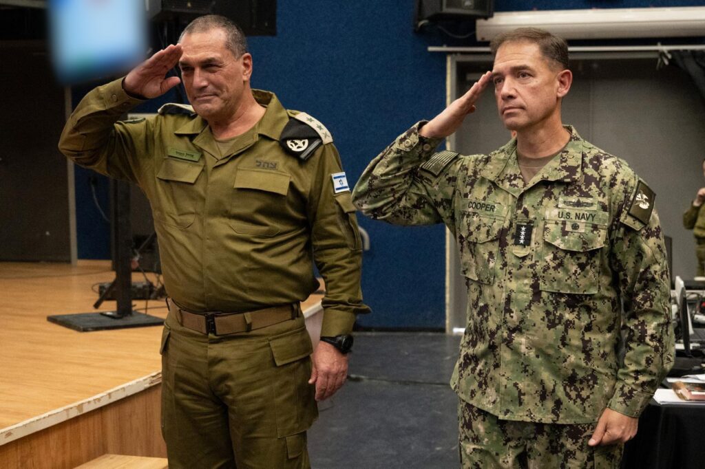מפקד סנטקום בראד קופר והרמטכ"ל אייל זמיר.