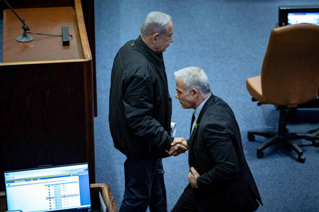 יאיר לפיד ובנימין נתניהו.