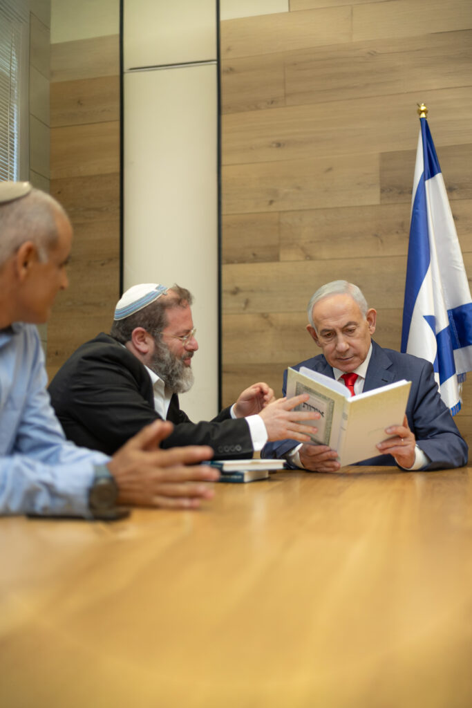 ראש הממשלה בנימין נתניהו בראיון לעולם קטן