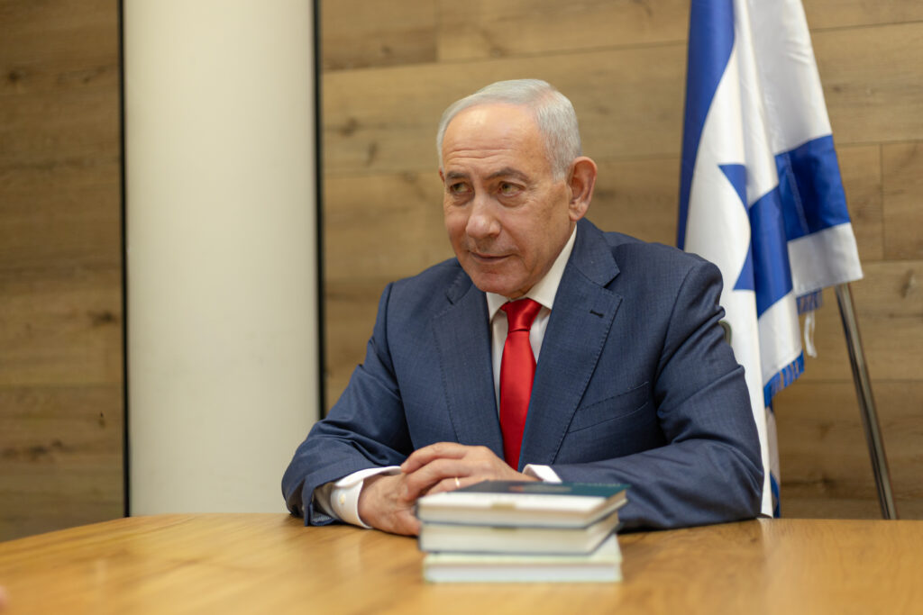 ראש הממשלה בנימין נתניהו בראיון לעולם קטן. צילום: חן אלחדד