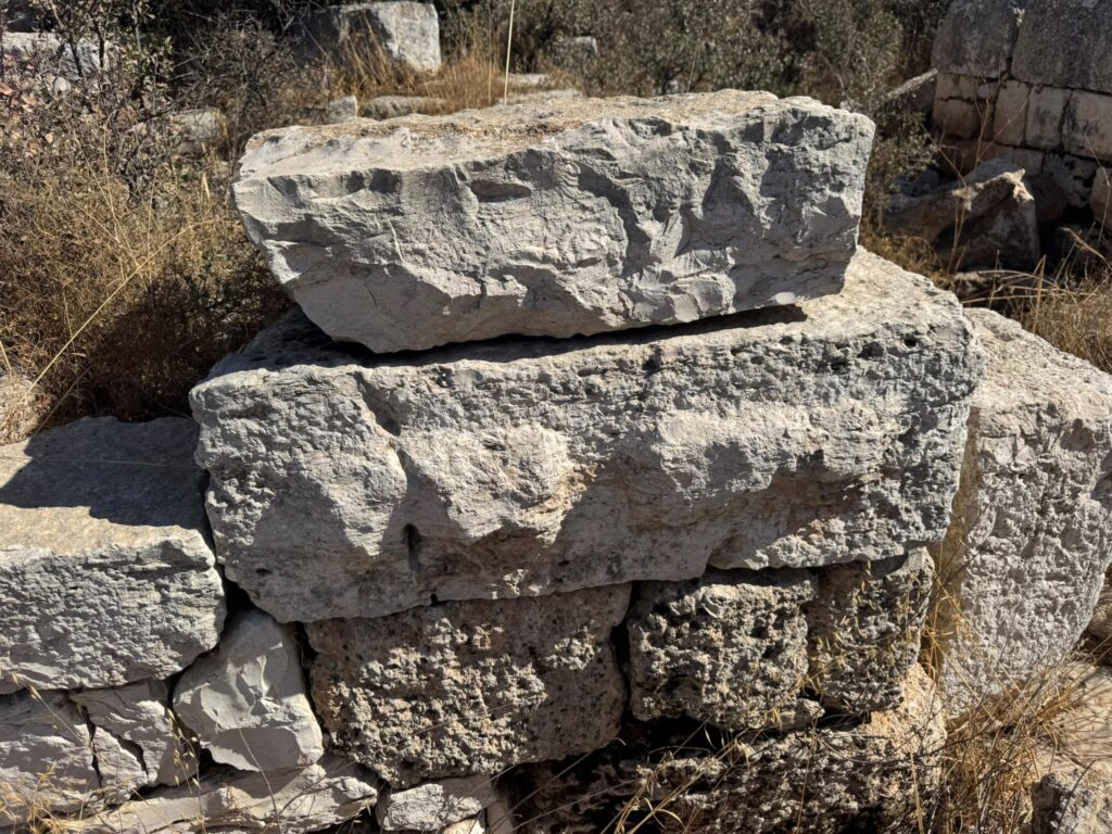 העתיקות בגד נתן בגוש עציון