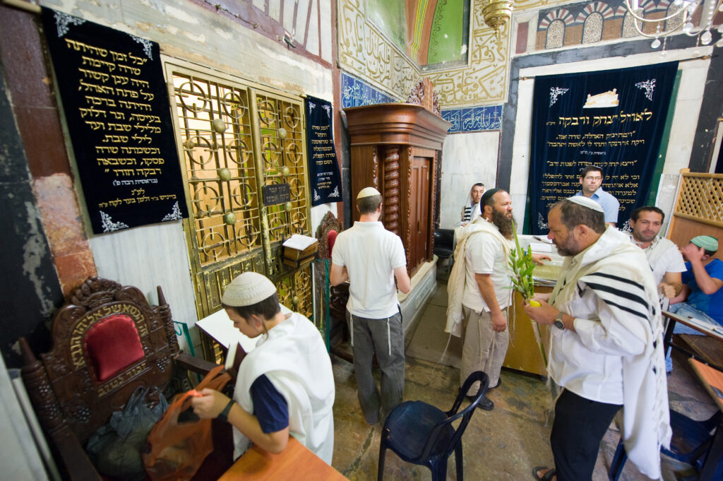 סוכות במערת המכפלה