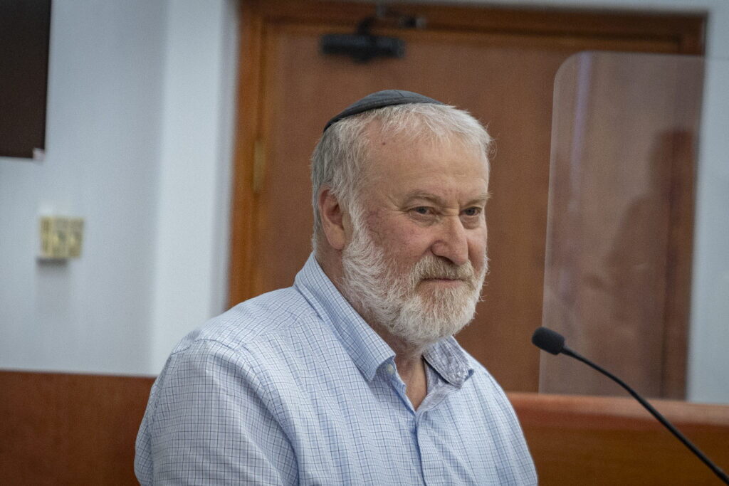אביחי מנדלבליט בבית המשפט.