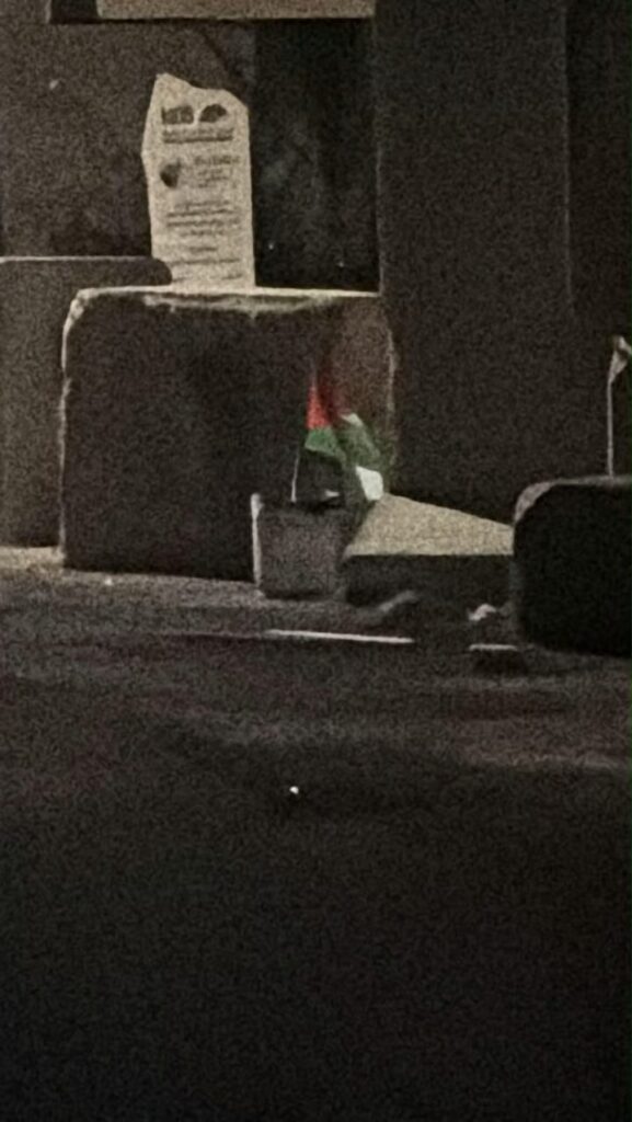 חפץ חשוד ודגל אש"ף ליד אבן סימון בלילה