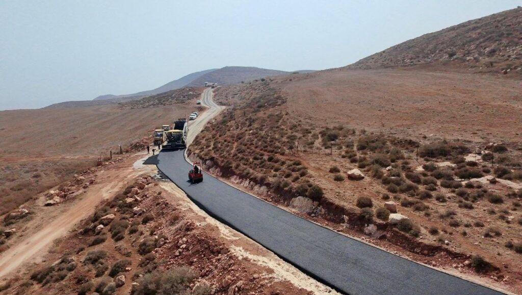 עבודות סלילת הכביש החדש בשטח הררי