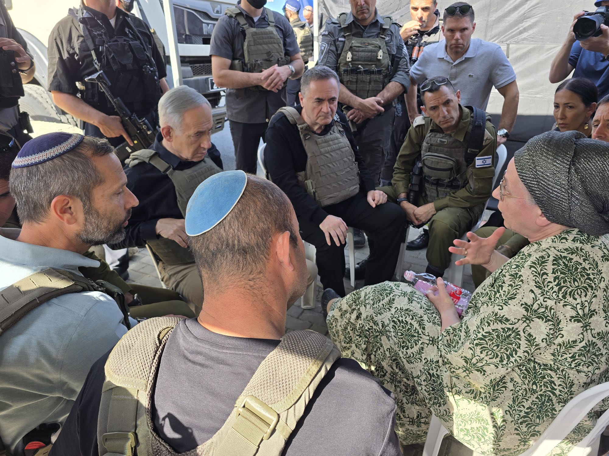 נתניהו, סטרוק ובכירים בדיון בזירת הפיגוע בחברון