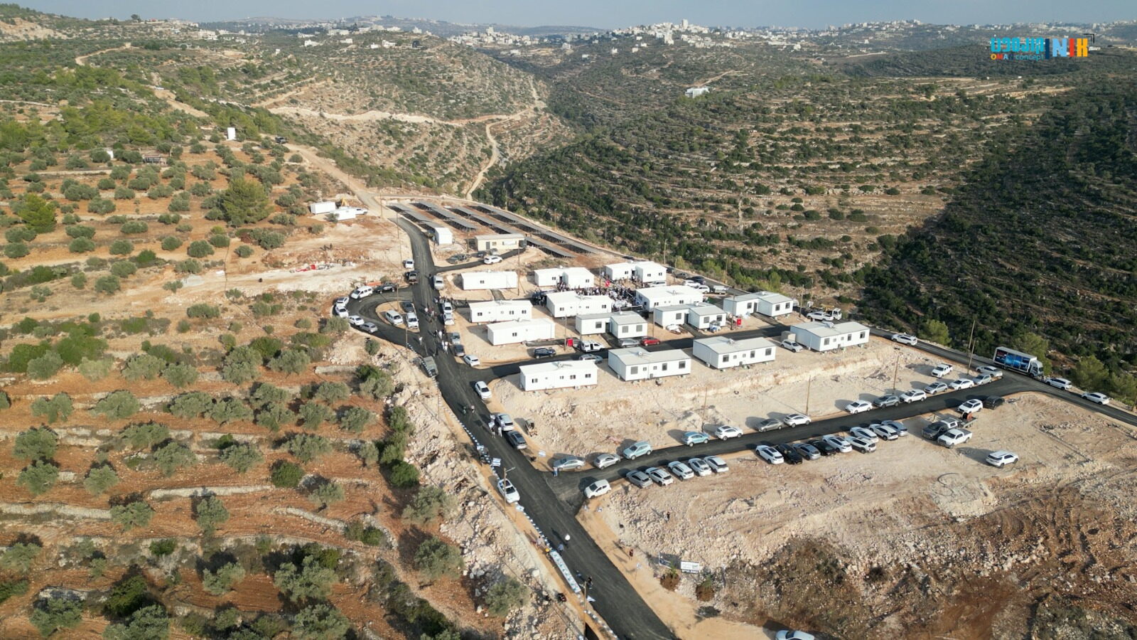 מבט אווירי על בתי הקראוונים ביישוב נאות הרים