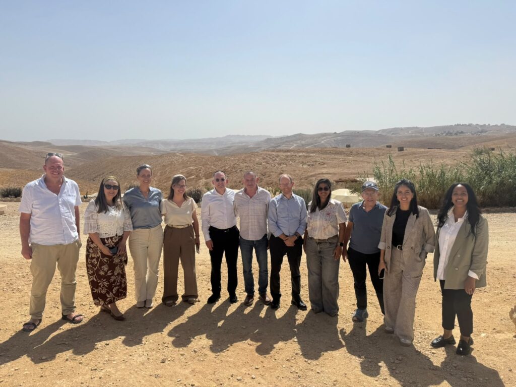 ראשי רשויות יו"ש ומנכ"ל משרד הפנים בסיור במעלה אדומים