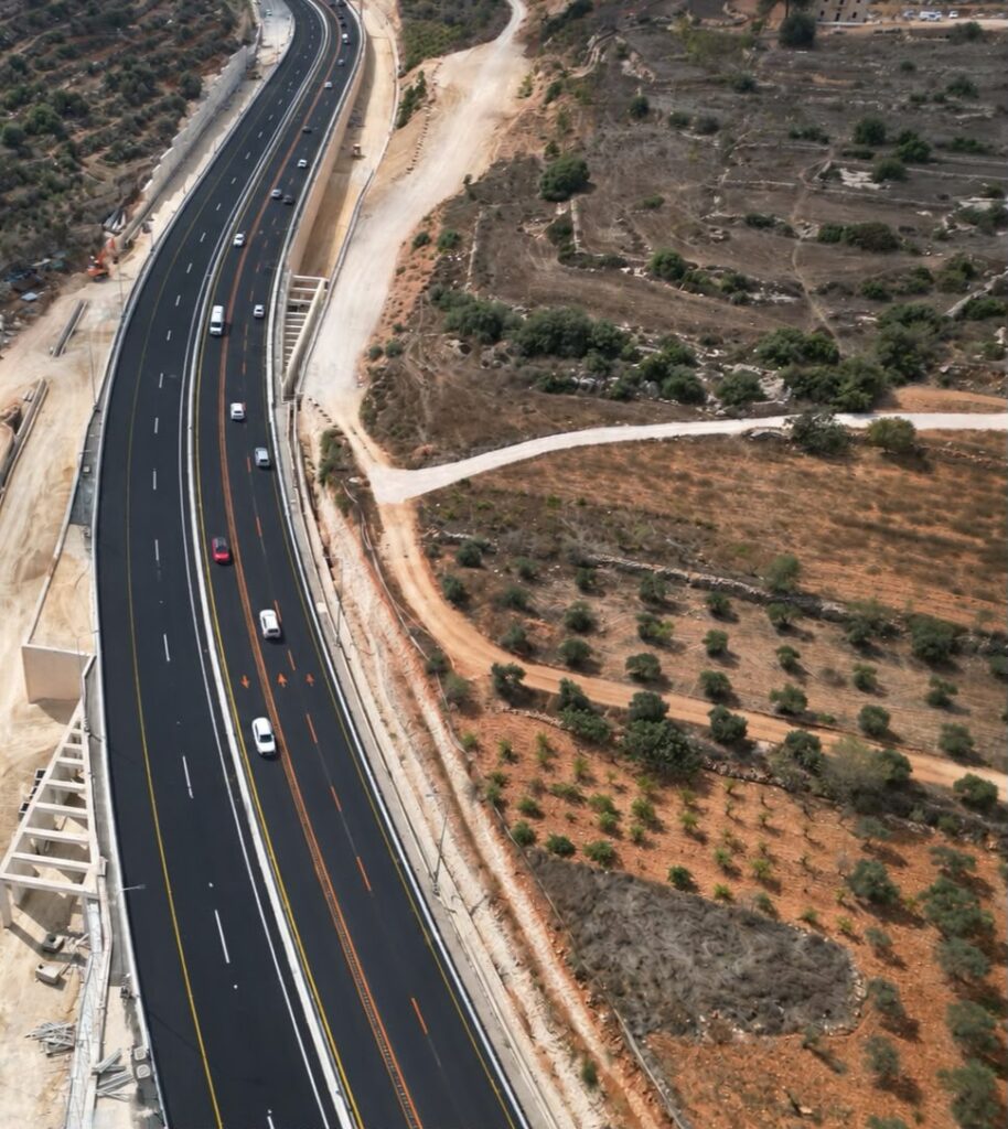 צילום אווירי של כביש 60 החדש בין גוש עציון לירושלים