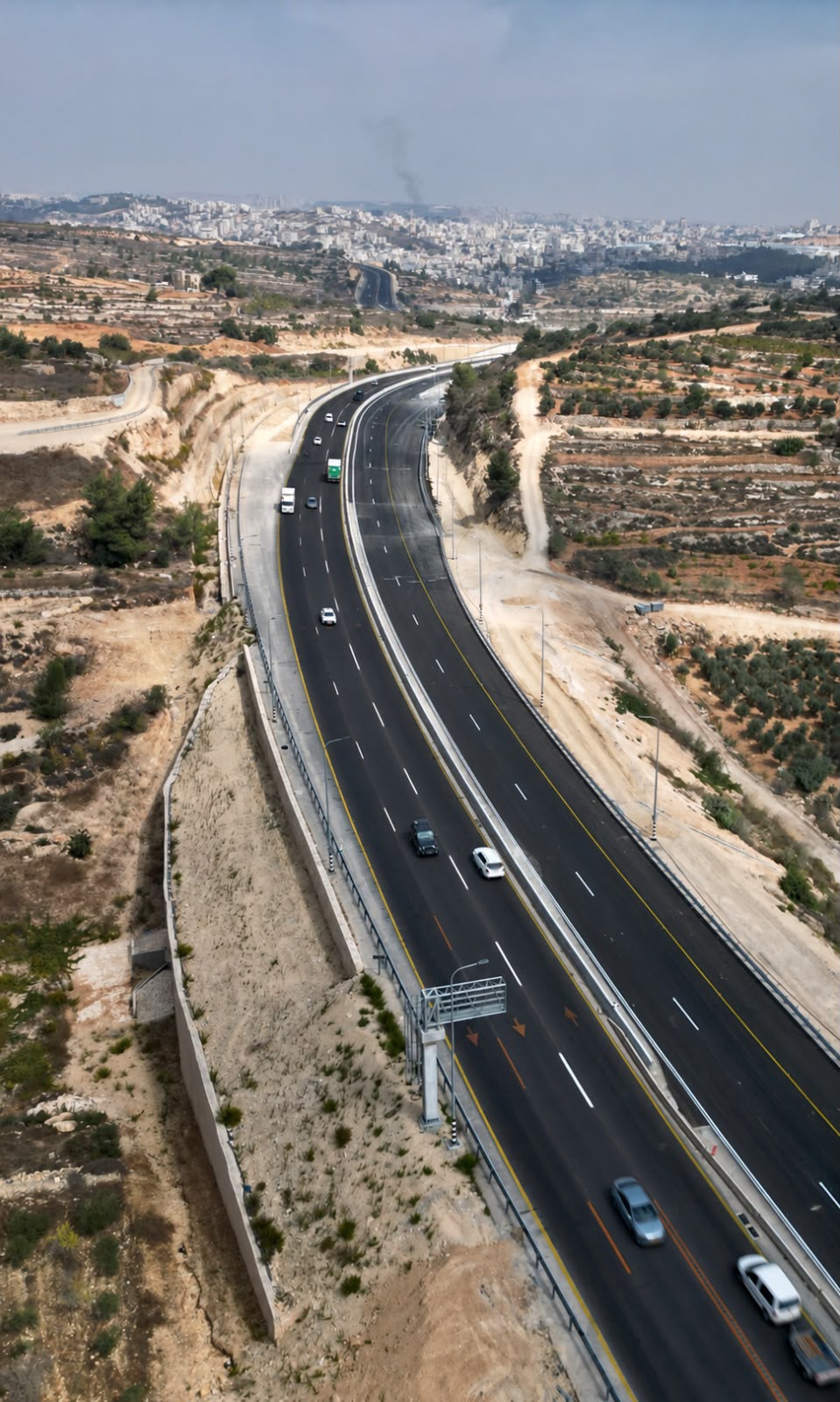 מבט אווירי על כביש 60 המשודרג לכיוון ירושלים