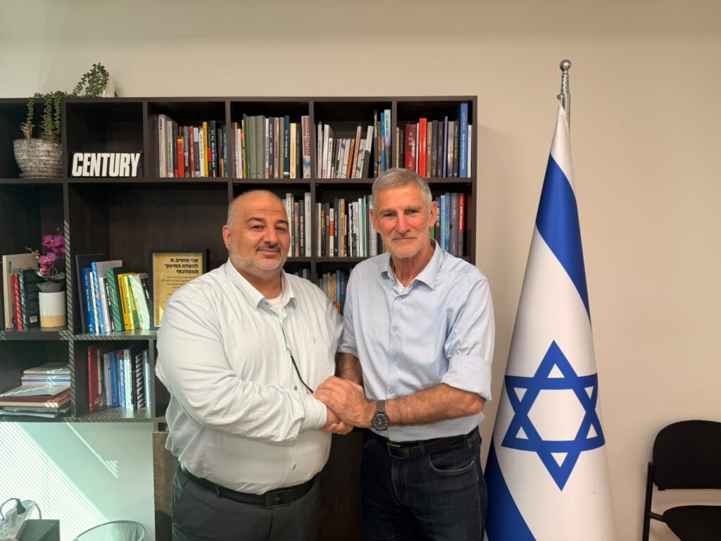 יו"ר הדמוקרטים יאיר גולן ויו"ר רע"ם מנסור עבאס