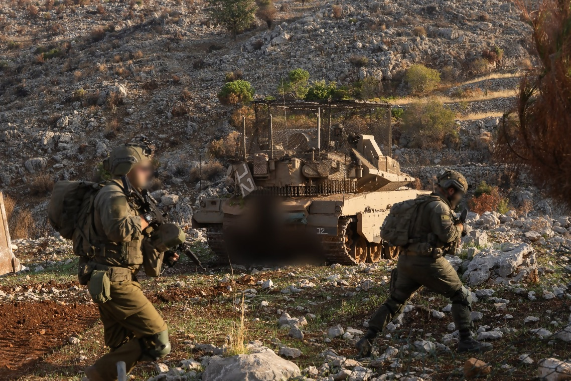 חיילים לצד נגמ"ש במהלך הפעילות בלבנון