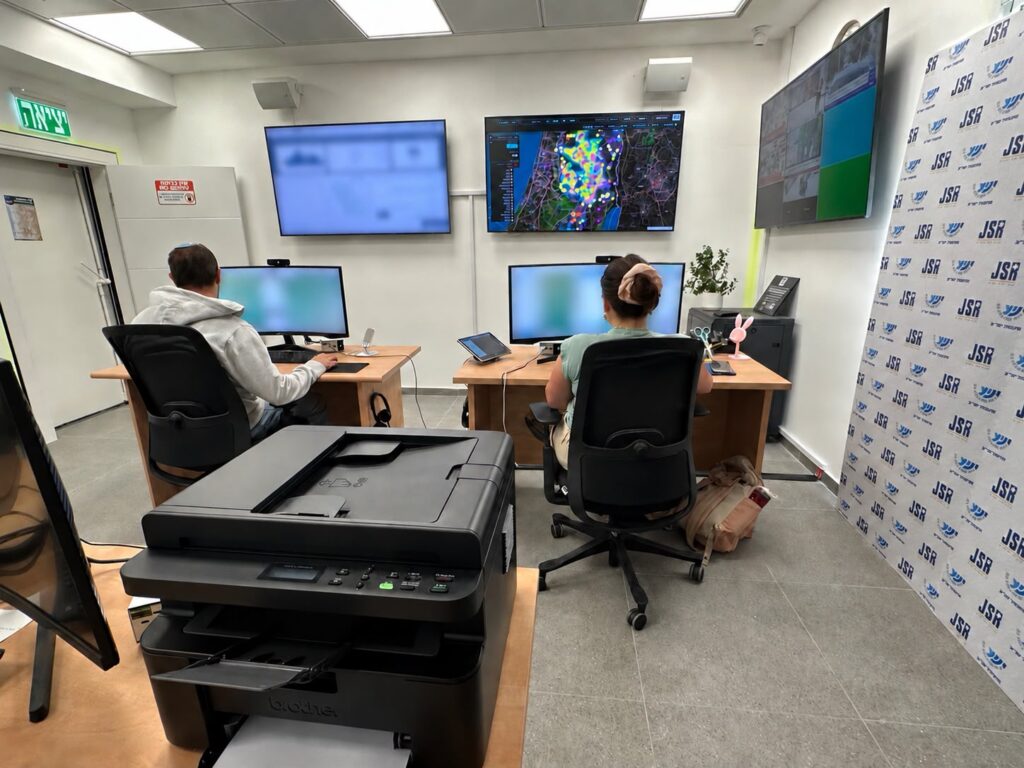 חדר המצב החדש של מועצת יש"ע עם מסכי ניטור