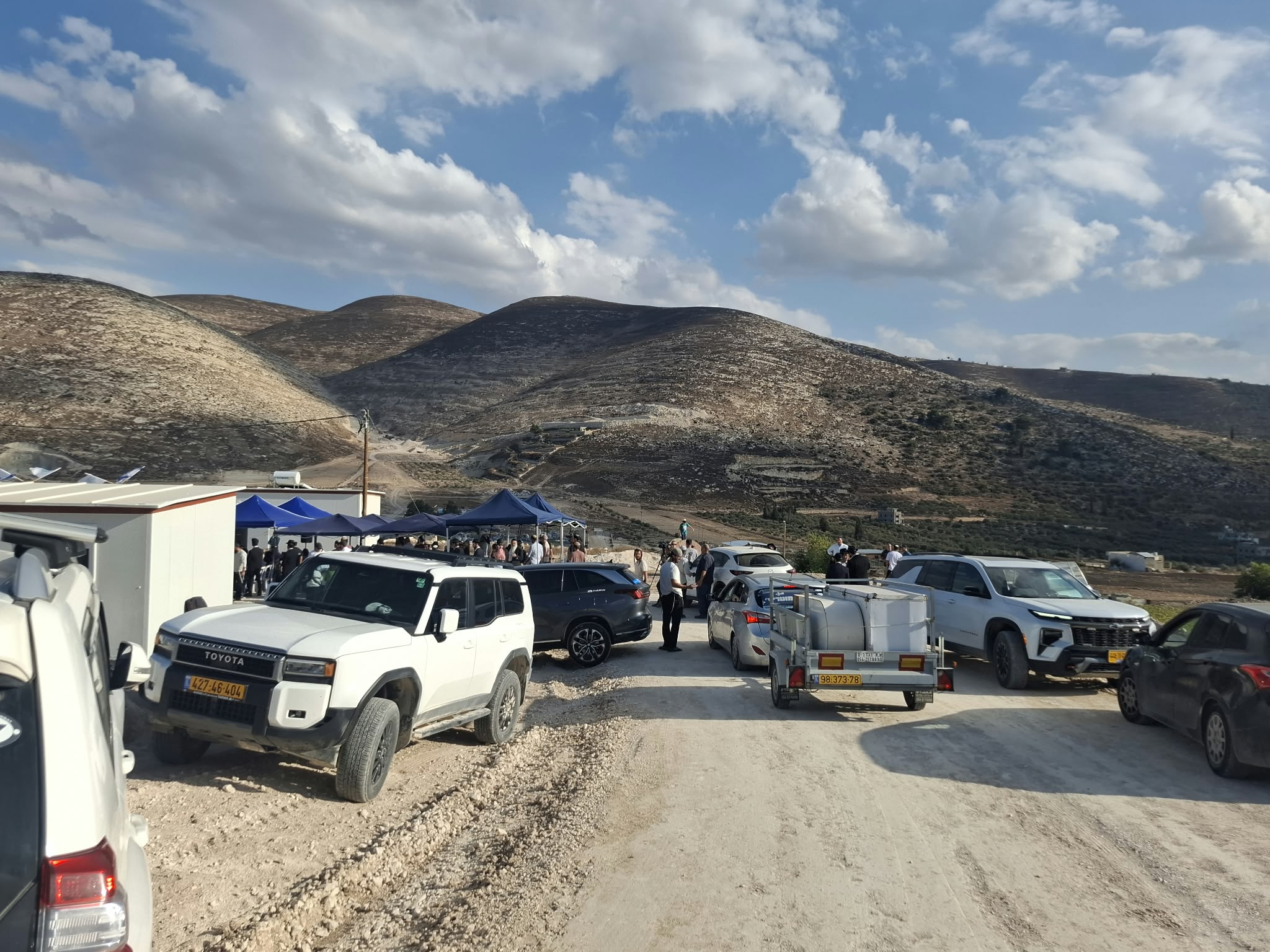 כלי הרכב של המשתתפים בטקס