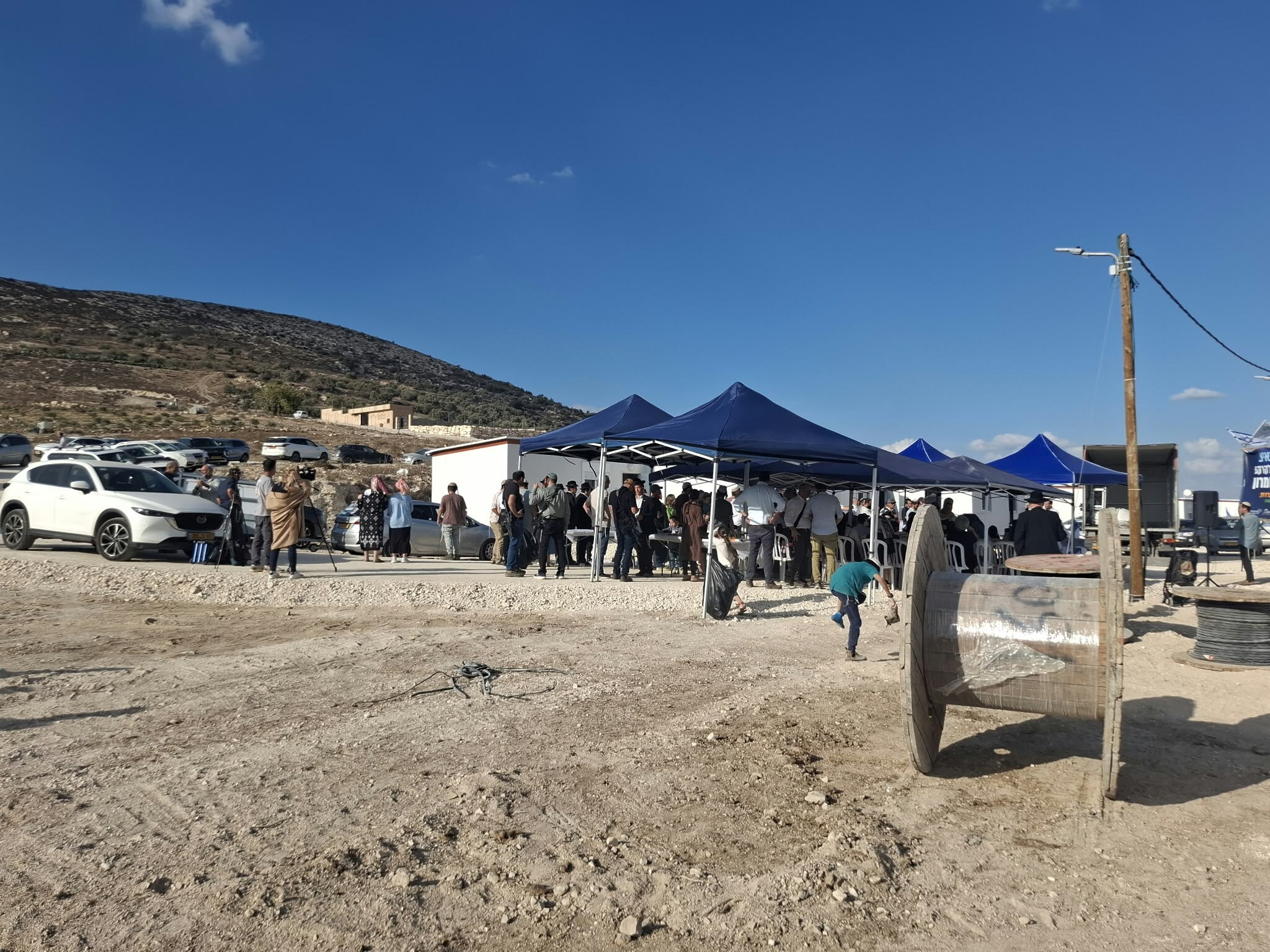 המשתתפים מתכנסים לקראת הטקס