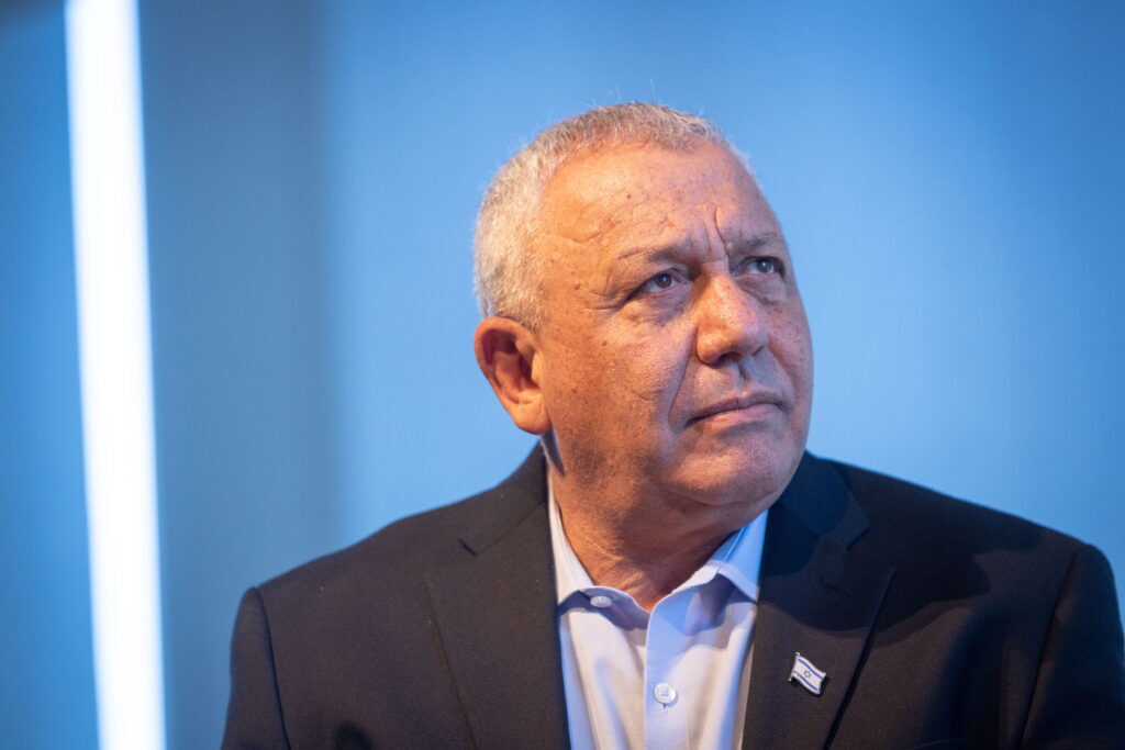 גדי איזנקוט.