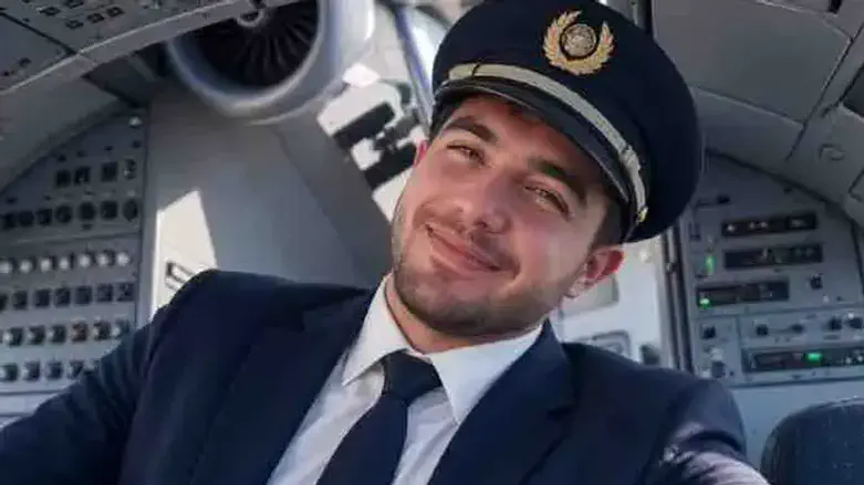 הטייס המחבל שניסה לחטוף את המטוס.